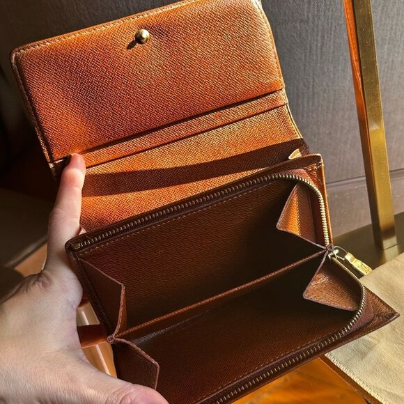 Authentic Louis Vuitton Porte Monnaie Monogram Wallet - Picture 4 of 14